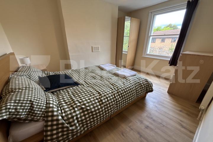 Stylish Georgian town house over three floors, two bathrooms & patio garden   Henshaw Street, Elephant and Castle