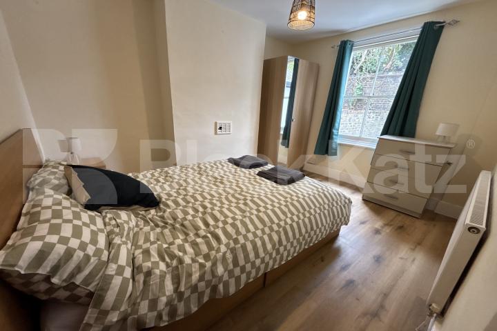 Stylish Georgian town house over three floors, two bathrooms & patio garden   Henshaw Street, Elephant and Castle