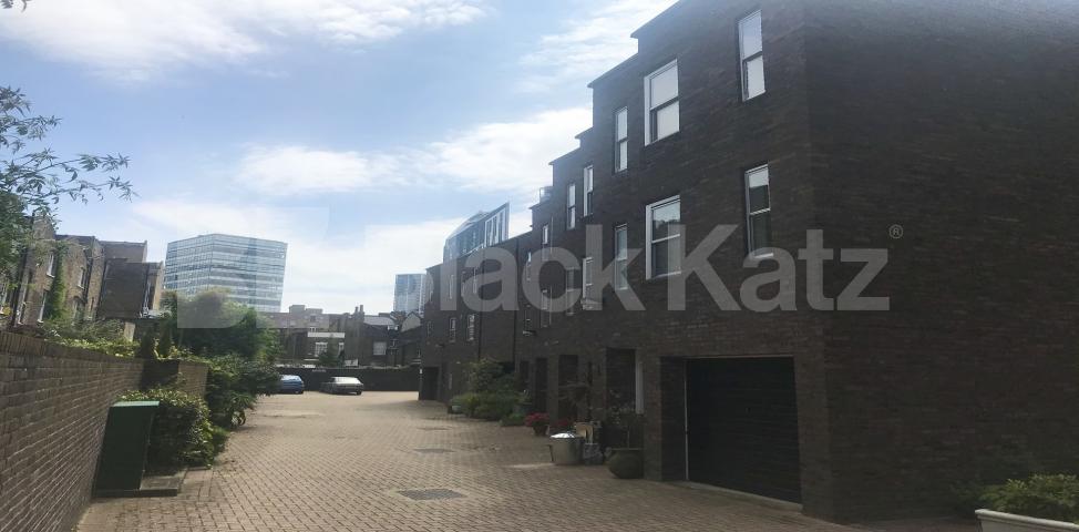 			LET , 4 Bedroom, 1 bath, 1 reception Mews House			 Temple West Mews.West Square , Lambeth North / Kennington  