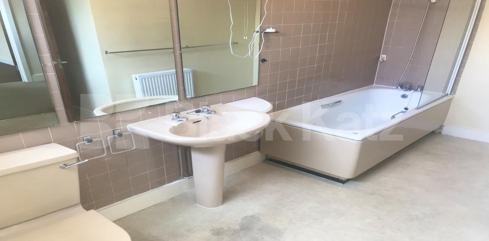 			LET , 4 Bedroom, 1 bath, 1 reception Mews House			 Temple West Mews.West Square , Lambeth North / Kennington  