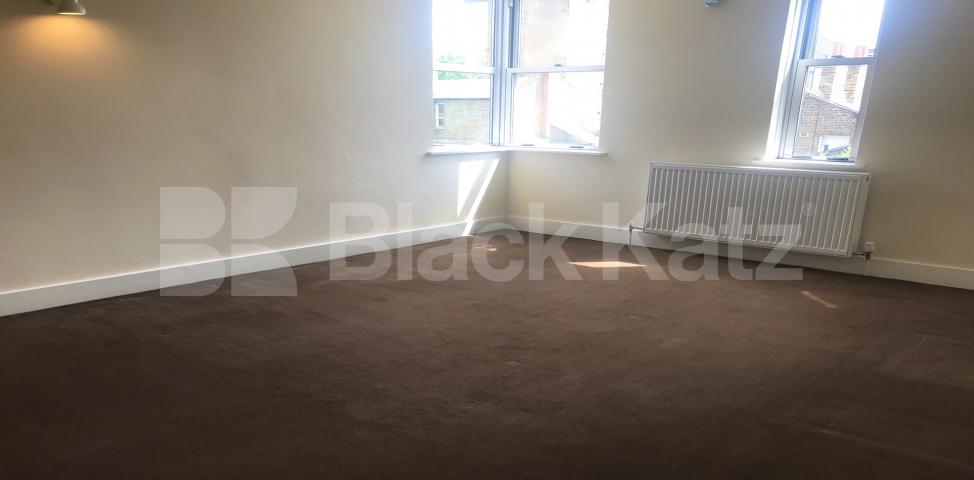 			LET , 4 Bedroom, 1 bath, 1 reception Mews House			 Temple West Mews.West Square , Lambeth North / Kennington  