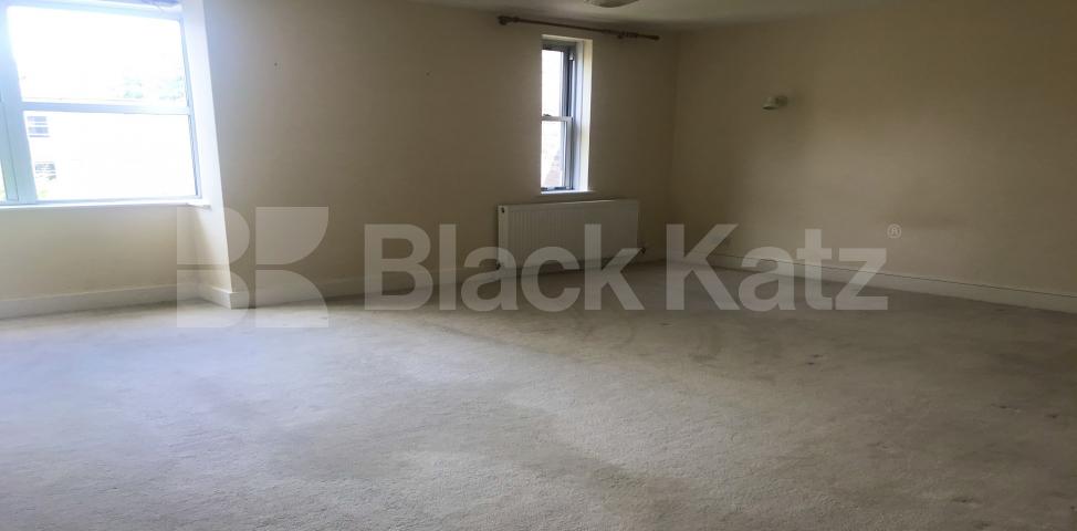 			LET , 4 Bedroom, 1 bath, 1 reception Mews House			 Temple West Mews.West Square , Lambeth North / Kennington  