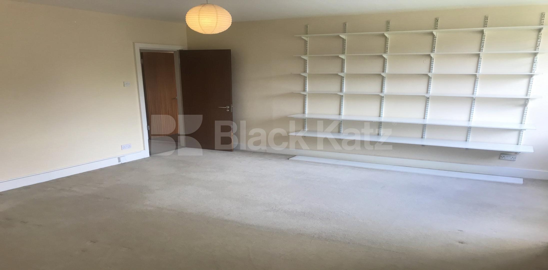 			LET , 4 Bedroom, 1 bath, 1 reception Mews House			 Temple West Mews.West Square , Lambeth North / Kennington  