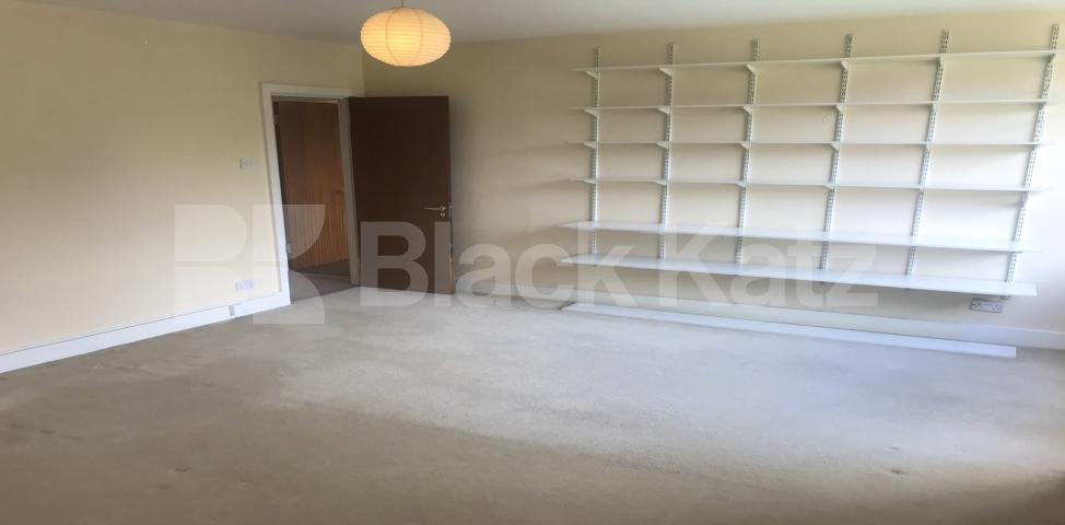 			LET , 4 Bedroom, 1 bath, 1 reception Mews House			 Temple West Mews.West Square , Lambeth North / Kennington  