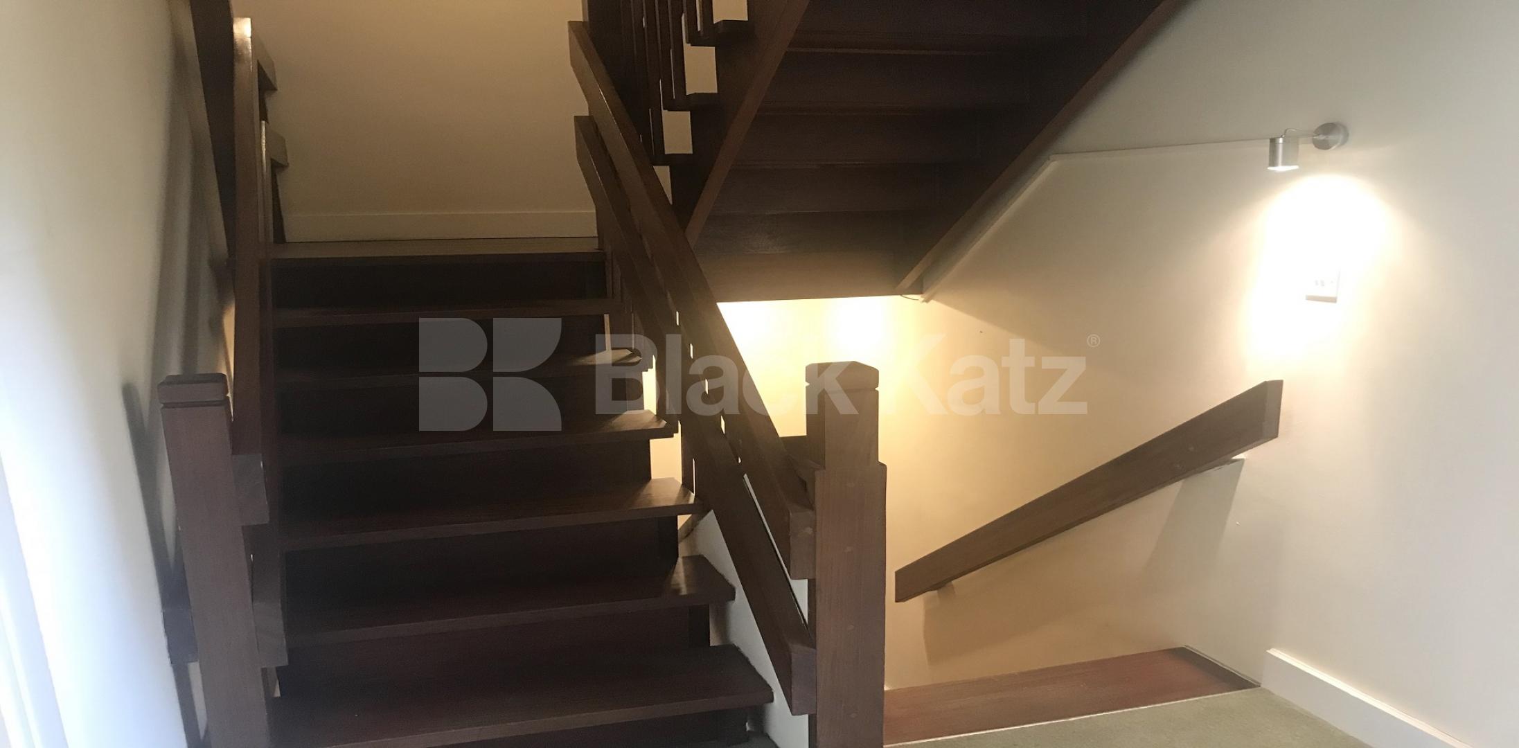 			LET , 4 Bedroom, 1 bath, 1 reception Mews House			 Temple West Mews.West Square , Lambeth North / Kennington  