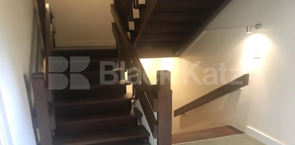 			LET , 4 Bedroom, 1 bath, 1 reception Mews House			 Temple West Mews.West Square , Lambeth North / Kennington  