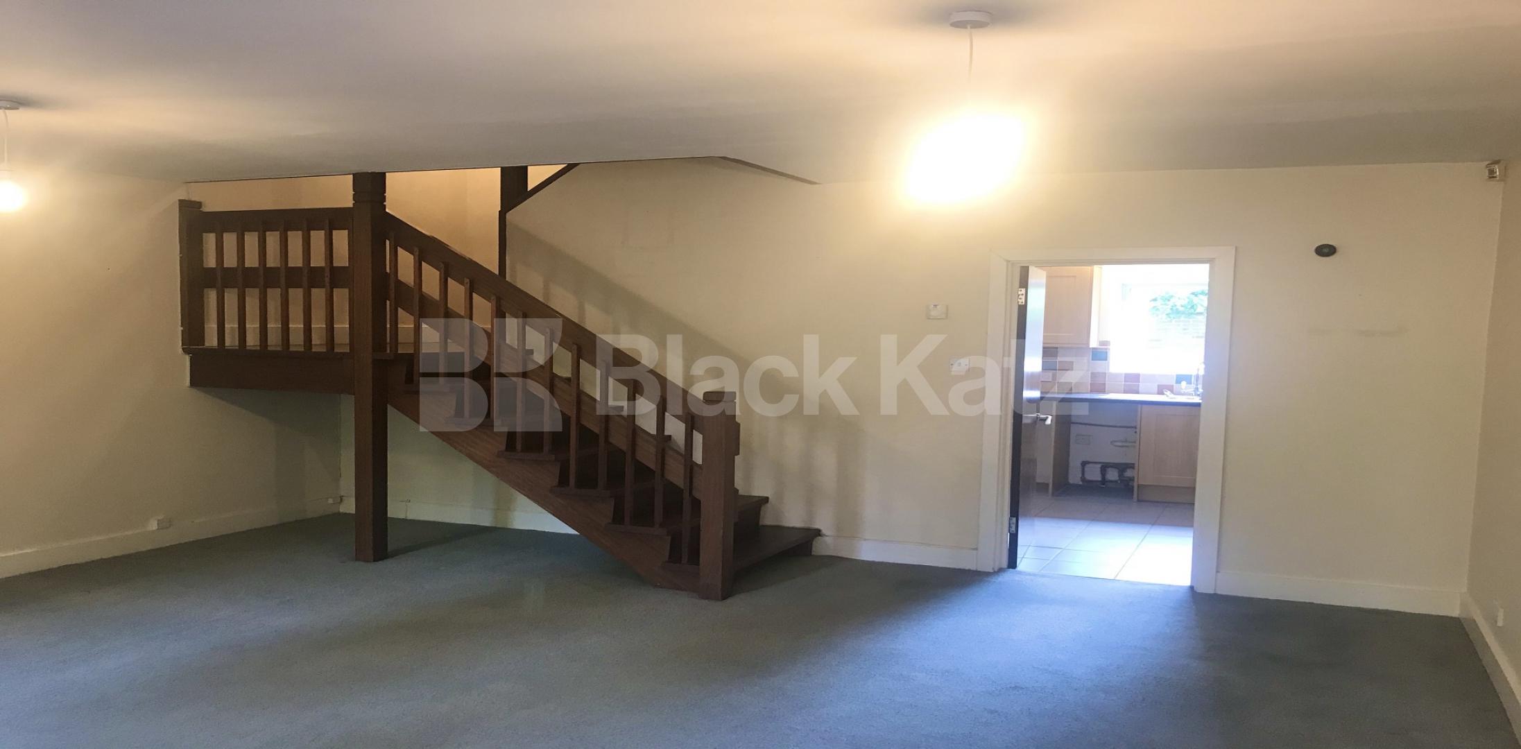 			LET , 4 Bedroom, 1 bath, 1 reception Mews House			 Temple West Mews.West Square , Lambeth North / Kennington  