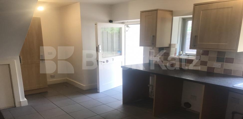 			LET , 4 Bedroom, 1 bath, 1 reception Mews House			 Temple West Mews.West Square , Lambeth North / Kennington  