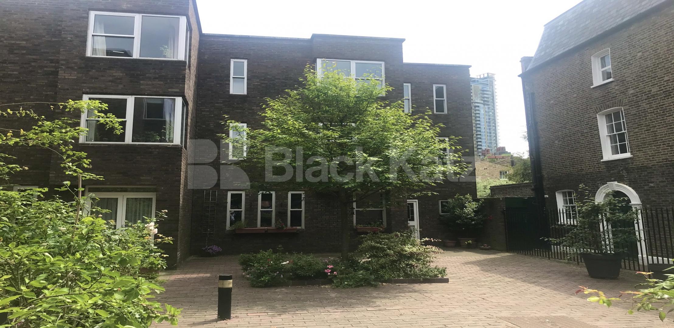 			LET , 4 Bedroom, 1 bath, 1 reception Mews House			 Temple West Mews.West Square , Lambeth North / Kennington  