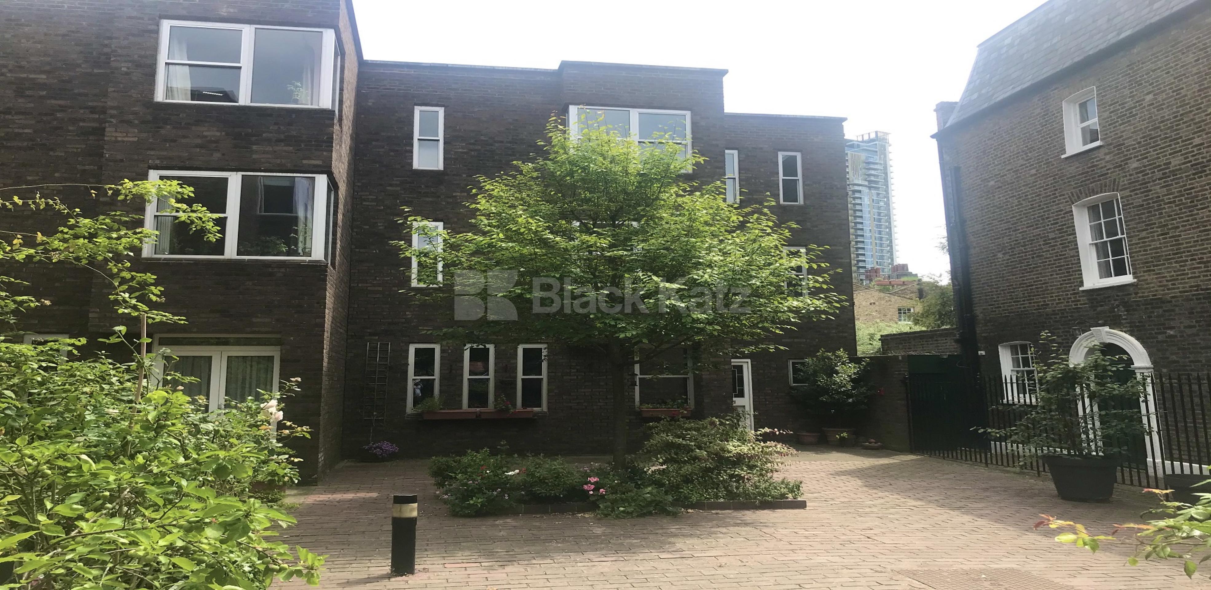 			LET , 4 Bedroom, 1 bath, 1 reception Mews House			 Temple West Mews.West Square , Lambeth North / Kennington   SE11