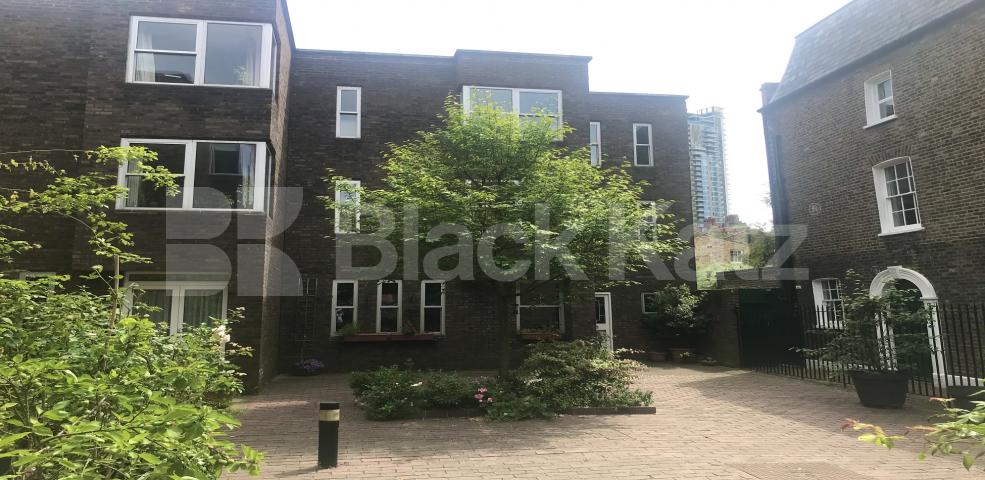 			LET , 4 Bedroom, 1 bath, 1 reception Mews House			 Temple West Mews.West Square , Lambeth North / Kennington  