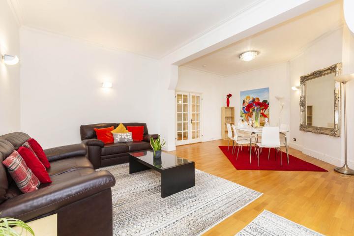 Pet Friendly Garden Apartment Arundel Gardens, Notting Hill