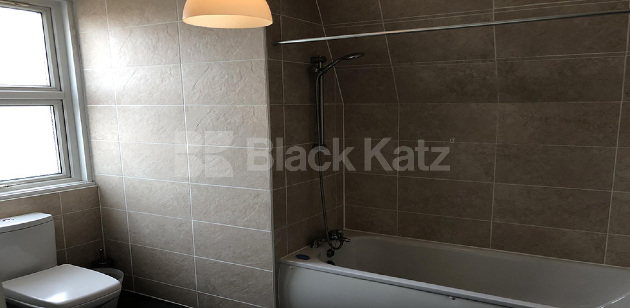 			Spacious 1 bedroom flat, 1 Bedroom, 1 bath, 1 reception Apartment			 Grand Parade, Green Lanes, Harringay