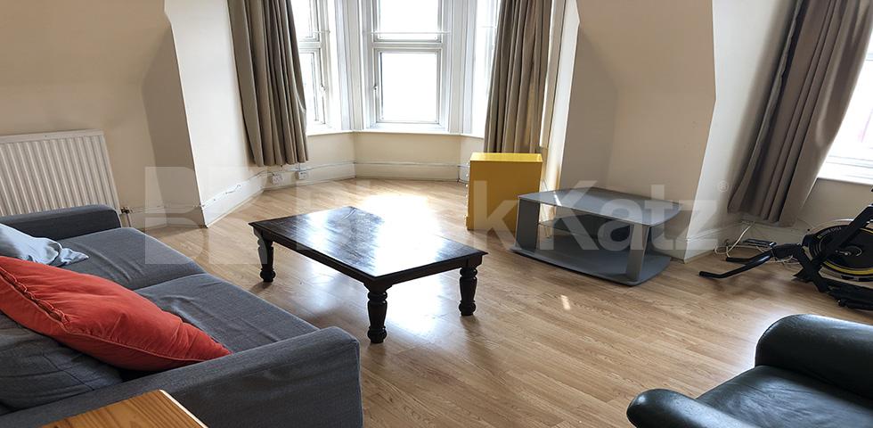 			Spacious 1 bedroom flat, 1 Bedroom, 1 bath, 1 reception Apartment			 Grand Parade, Green Lanes, Harringay