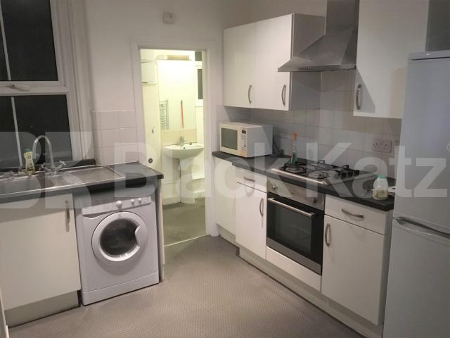 			GREAT 1 BEDROOM FLAT WITH PRIVATE PATIO GARDEN, 1 Bedroom, 1 bath, 1 reception Flat			 TEMPLE DWELLINGS-TEMPLE STREET, BETHNAL GREEN-HACKNEY-LONDON FIELDS