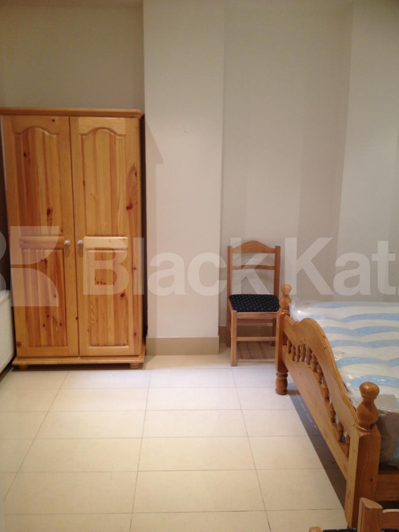 			1 Bedroom, 1 bath, 1 reception Flat			 Woodstock Grove, Shepherds Bush