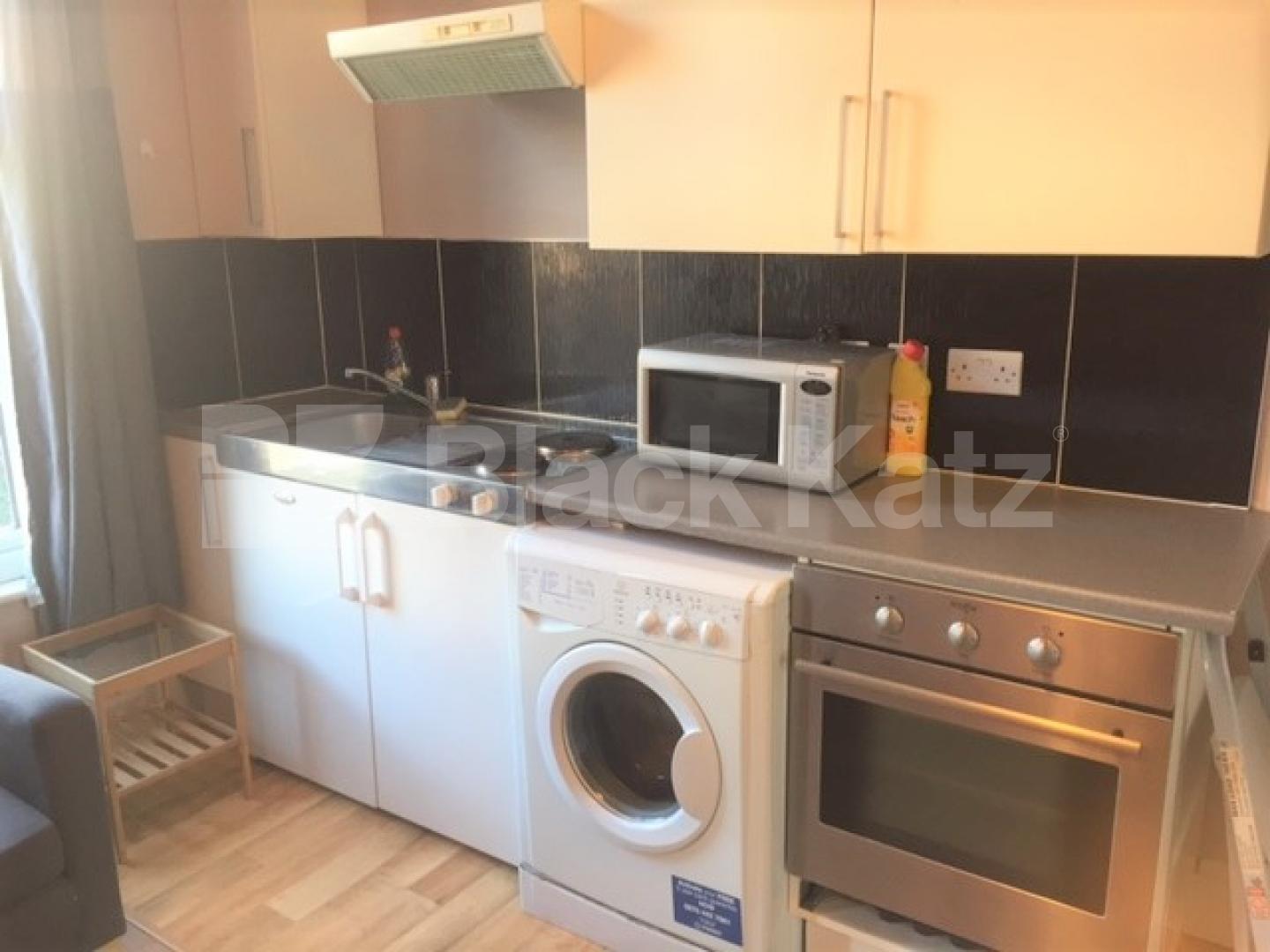 			FANTASTIC STUDIO FLAT WITH BILLS INCLUDED, Studio Apartment, 1 bath, 1 reception Flat			 Northfield Road, STAMFORD HILL-STOKE NEWINGTON