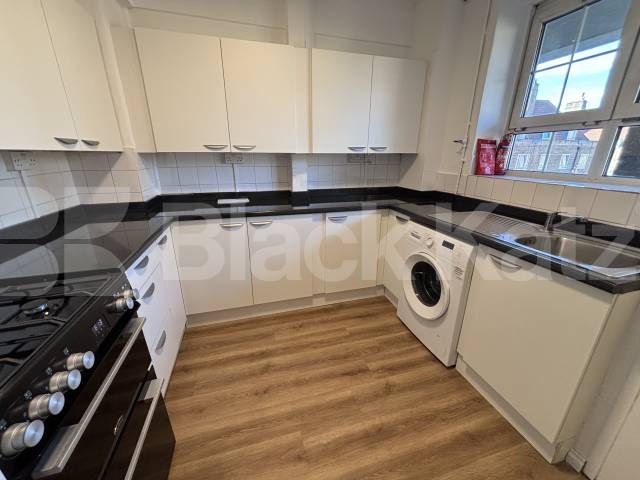 Newly refurbished bright & airy Mid-century development  Peckham Road , Camberwell/Peckham