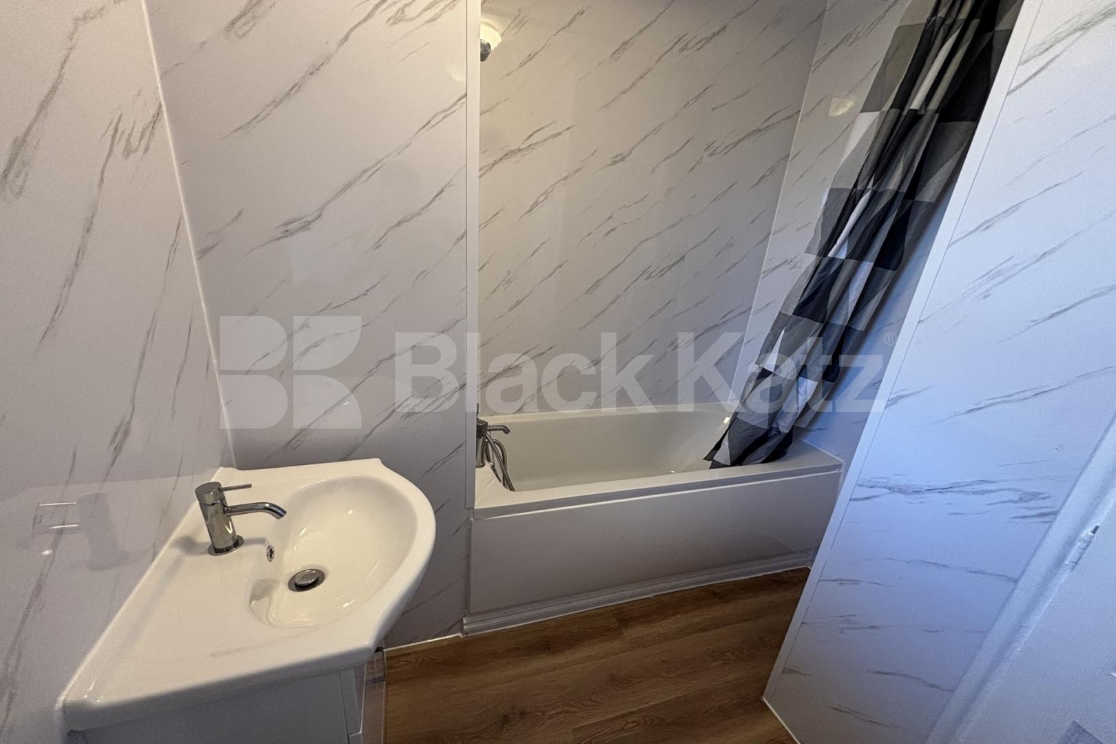 Newly refurbished bright & airy Mid-century development  Peckham Road , Camberwell/Peckham