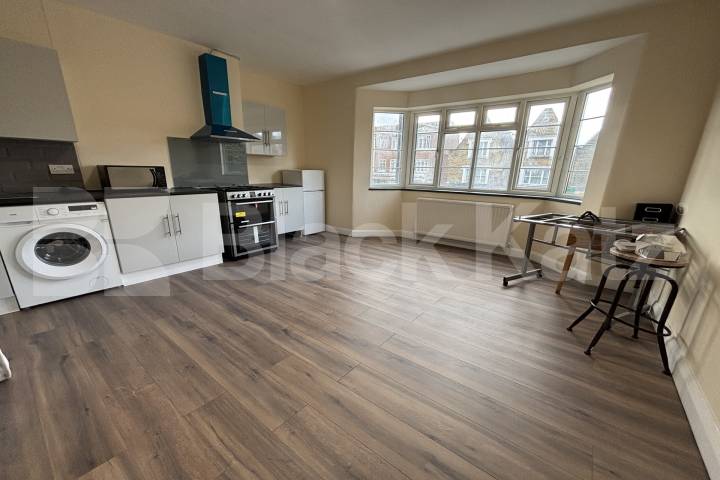 Newly refurbished apartment inclusive of gas, electric & water   Caton Mansions , Streatham Hill