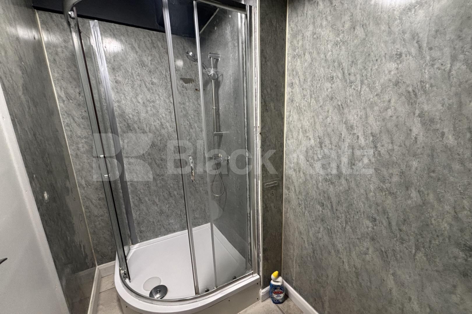 Newly refurbished apartment inclusive of gas, electric & water   Caton Mansions , Streatham Hill