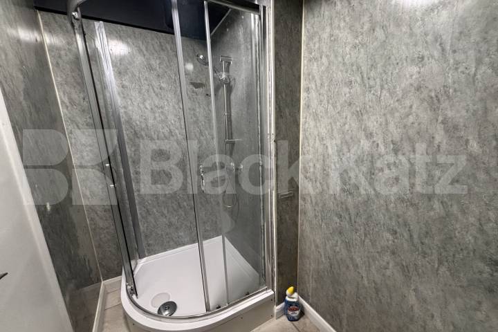 Newly refurbished apartment inclusive of gas, electric & water   Caton Mansions , Streatham Hill