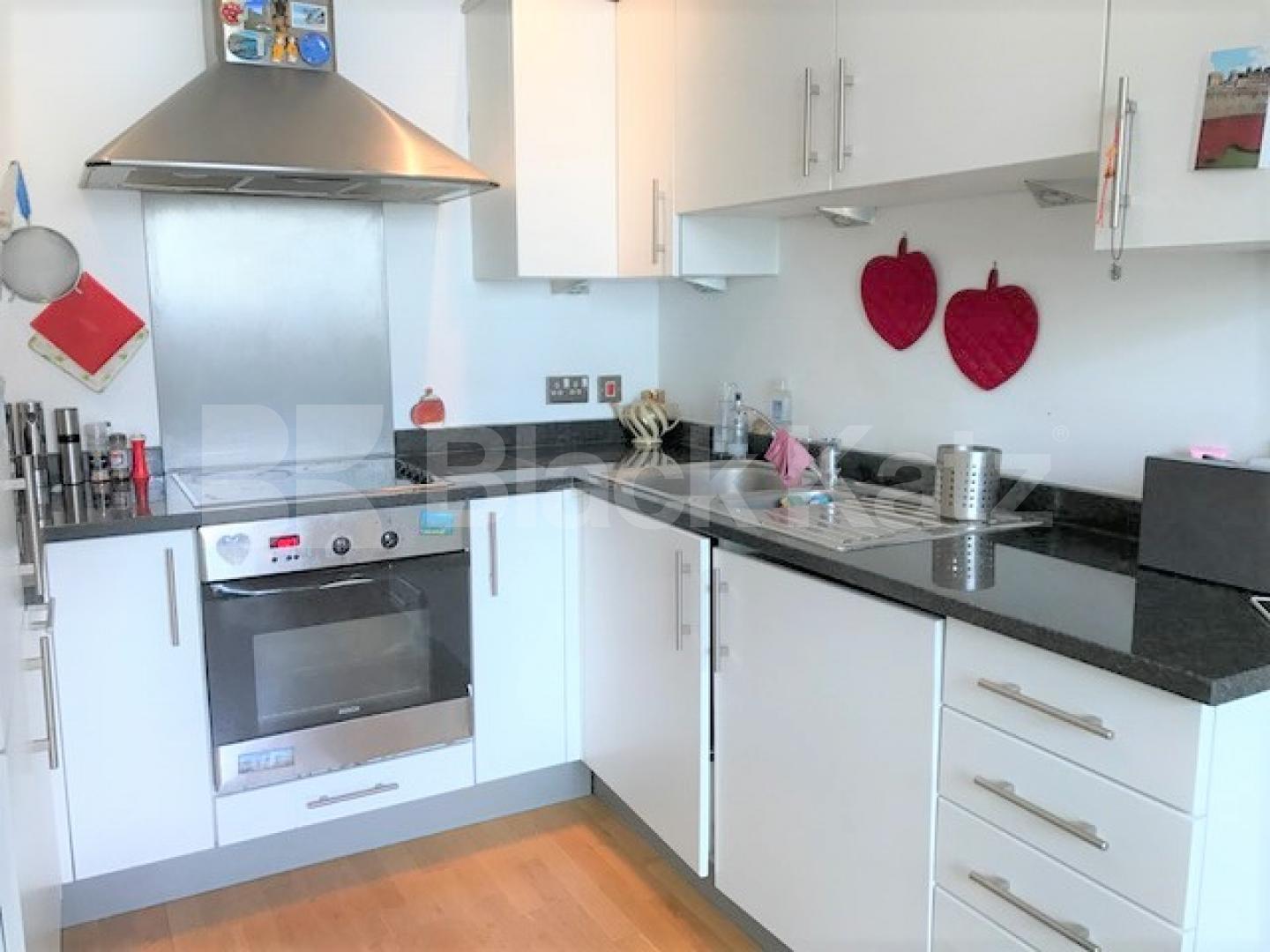 			MODERN 1 BEDROOM APARTMENT WITH A BALCONY , 1 Bedroom, 1 bath, 1 reception Flat			 Hamond Square , HOXTON-OLD STREET-SHOREDITCH 