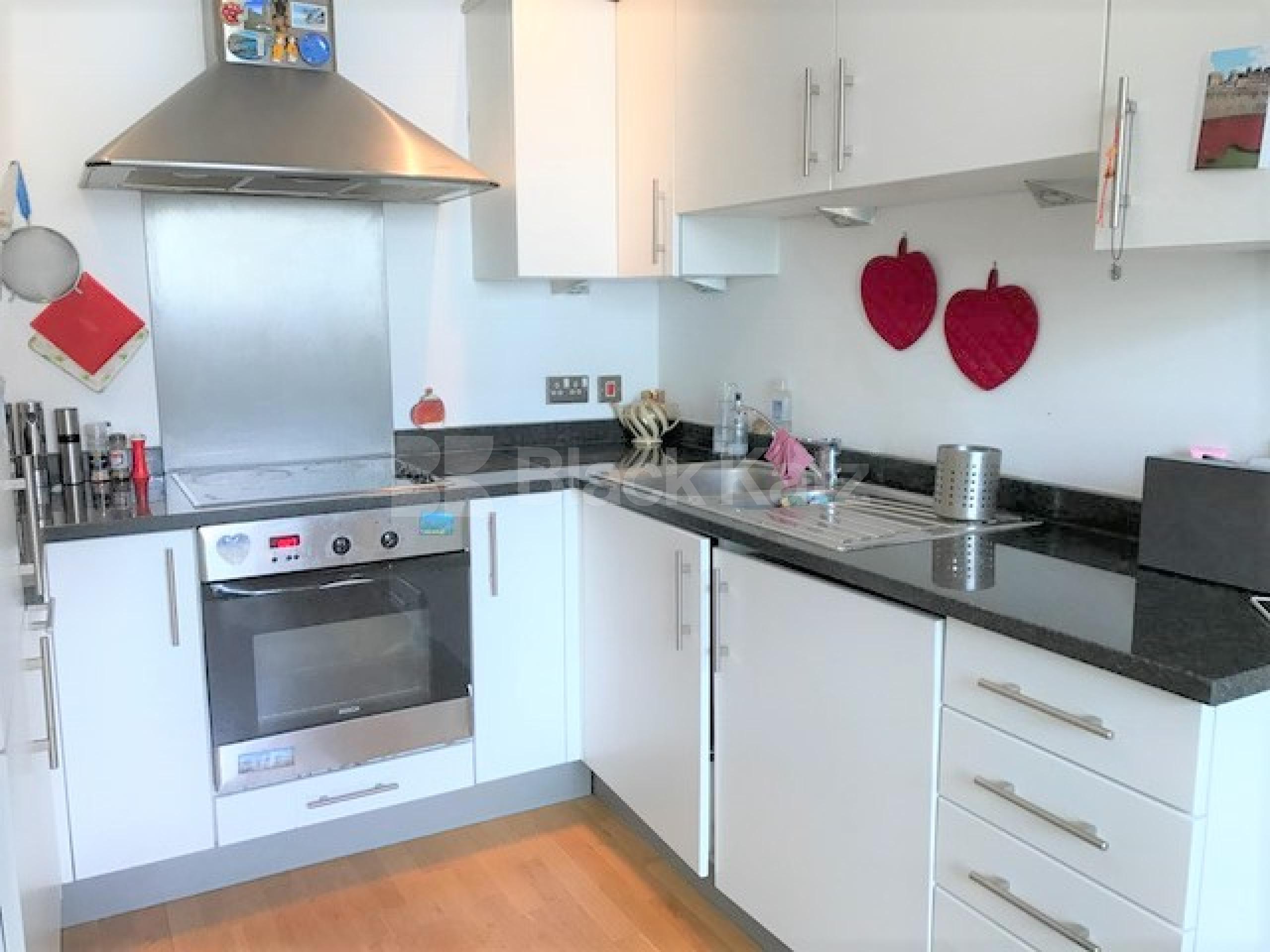			MODERN 1 BEDROOM APARTMENT WITH A BALCONY , 1 Bedroom, 1 bath, 1 reception Flat			 Hamond Square , HOXTON-OLD STREET-SHOREDITCH  N1