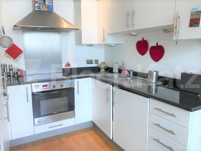 			MODERN 1 BEDROOM APARTMENT WITH A BALCONY , 1 Bedroom, 1 bath, 1 reception Flat			 Hamond Square , HOXTON-OLD STREET-SHOREDITCH 