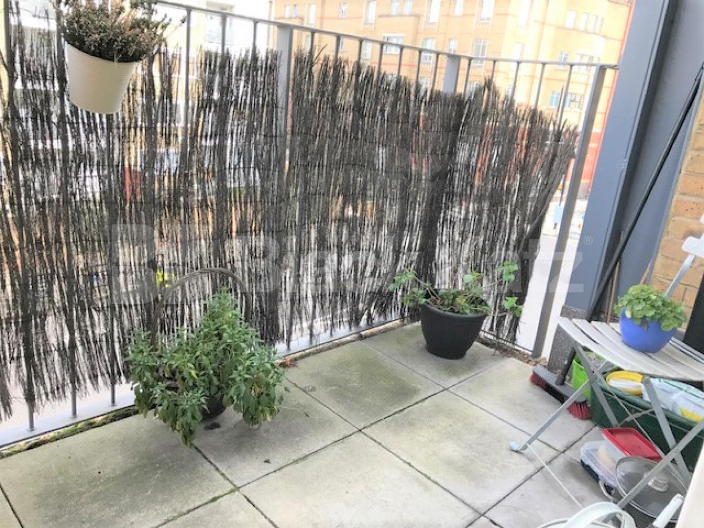 			MODERN 1 BEDROOM APARTMENT WITH A BALCONY , 1 Bedroom, 1 bath, 1 reception Flat			 Hamond Square , HOXTON-OLD STREET-SHOREDITCH 