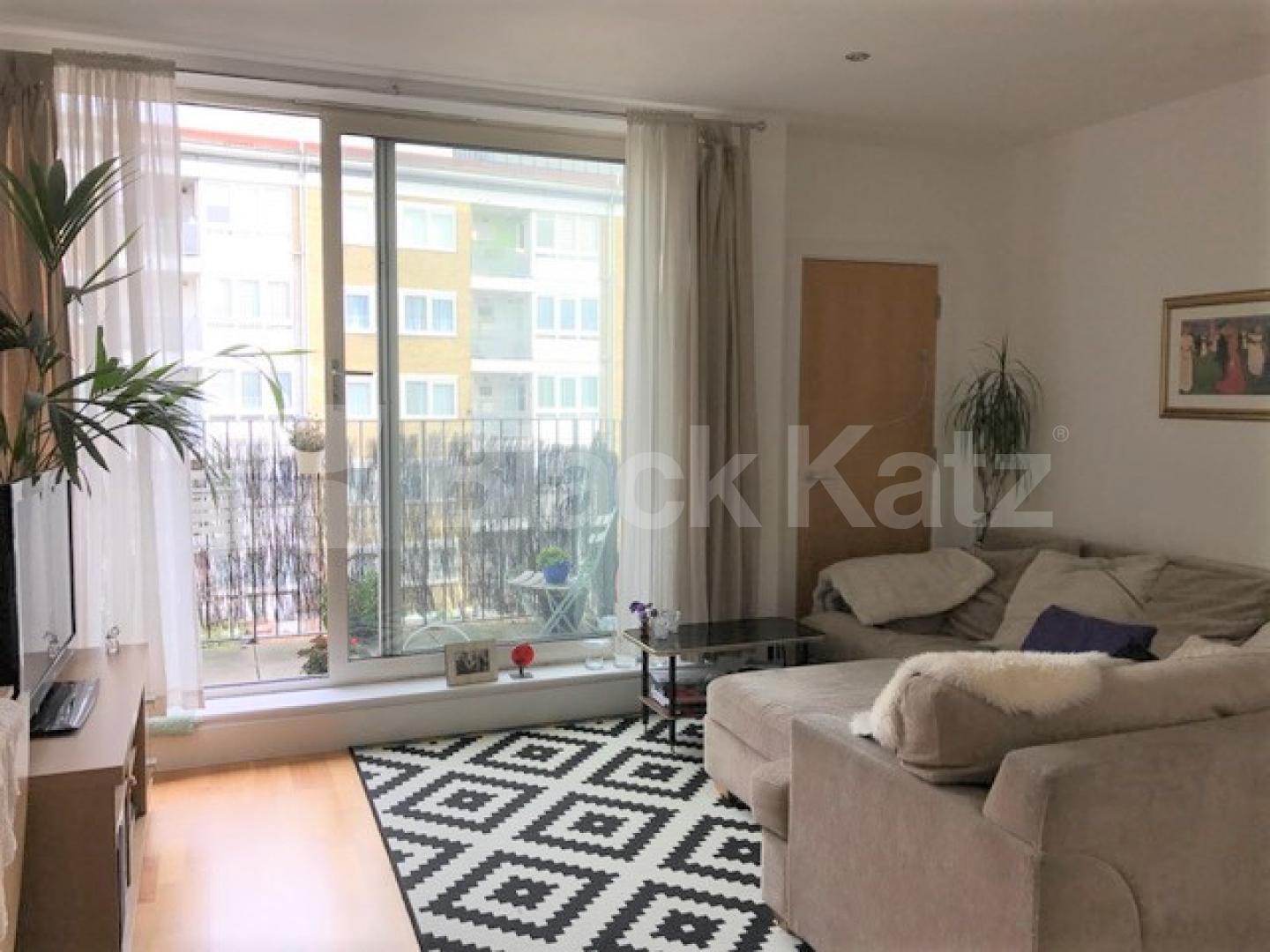 			MODERN 1 BEDROOM APARTMENT WITH A BALCONY , 1 Bedroom, 1 bath, 1 reception Flat			 Hamond Square , HOXTON-OLD STREET-SHOREDITCH 