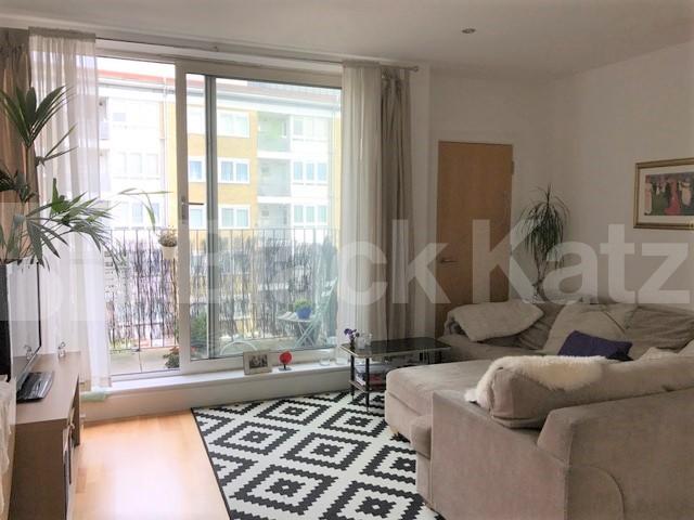 			MODERN 1 BEDROOM APARTMENT WITH A BALCONY , 1 Bedroom, 1 bath, 1 reception Flat			 Hamond Square , HOXTON-OLD STREET-SHOREDITCH 