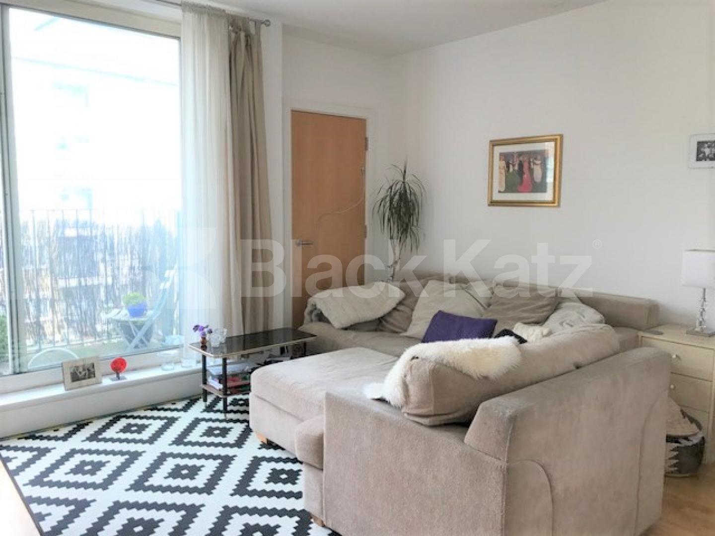 			MODERN 1 BEDROOM APARTMENT WITH A BALCONY , 1 Bedroom, 1 bath, 1 reception Flat			 Hamond Square , HOXTON-OLD STREET-SHOREDITCH 