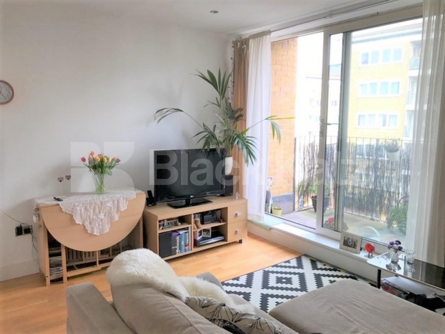 			MODERN 1 BEDROOM APARTMENT WITH A BALCONY , 1 Bedroom, 1 bath, 1 reception Flat			 Hamond Square , HOXTON-OLD STREET-SHOREDITCH 