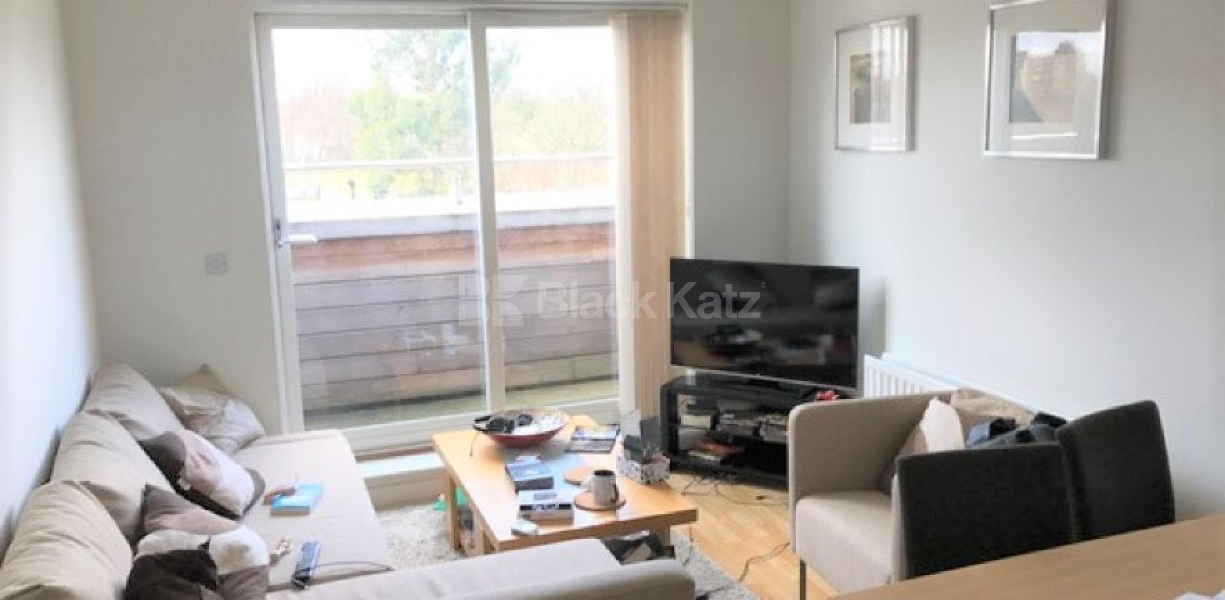 			STUNNING NEW BUILD APARTMENT ON ESSEX ROAD, 1 Bedroom, 1 bath, 1 reception Flat			 Essex Road, ISLINGTON-CANONBURY  N1