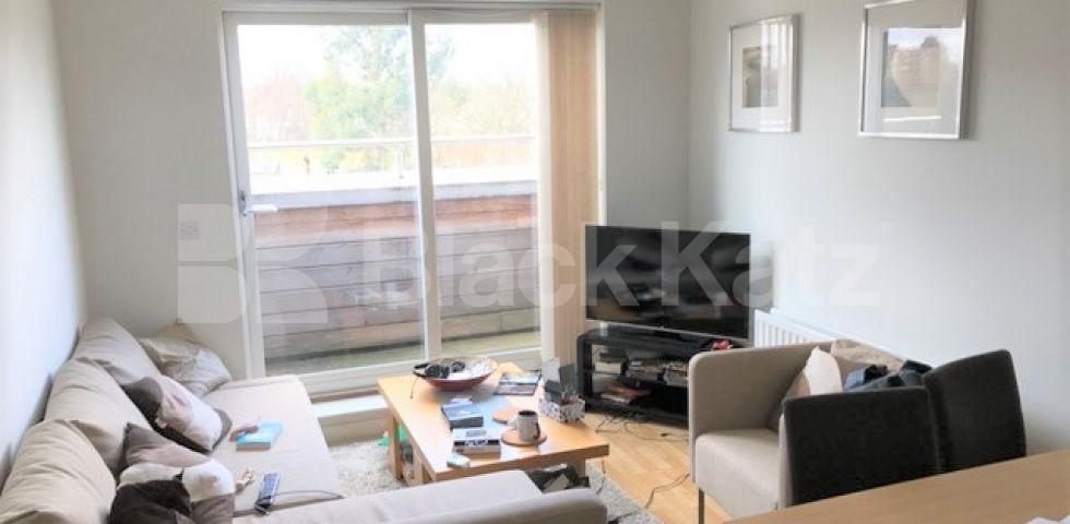 			STUNNING NEW BUILD APARTMENT ON ESSEX ROAD, 1 Bedroom, 1 bath, 1 reception Flat			 Essex Road, ISLINGTON-CANONBURY 