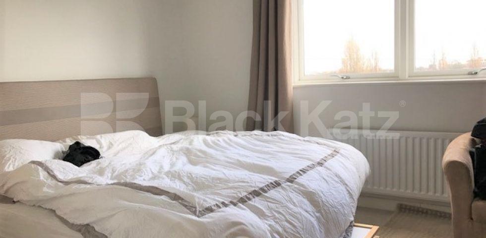 			STUNNING NEW BUILD APARTMENT ON ESSEX ROAD, 1 Bedroom, 1 bath, 1 reception Flat			 Essex Road, ISLINGTON-CANONBURY 