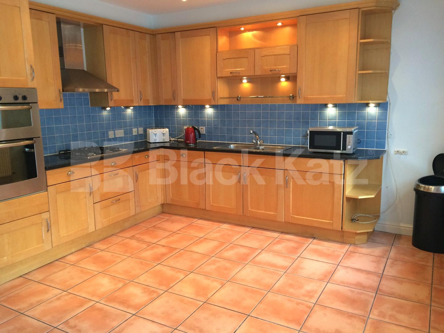 			UNDER OFFER, 4 Bedroom, 1 bath, 1 reception House			 Harper Road, Borough