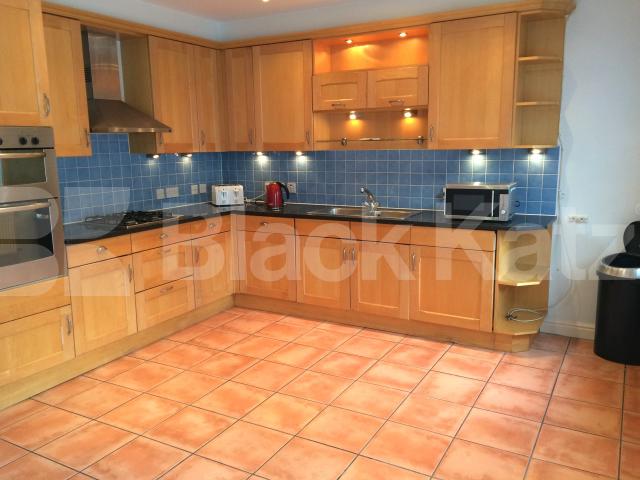 			UNDER OFFER, 4 Bedroom, 1 bath, 1 reception House			 Harper Road, Borough