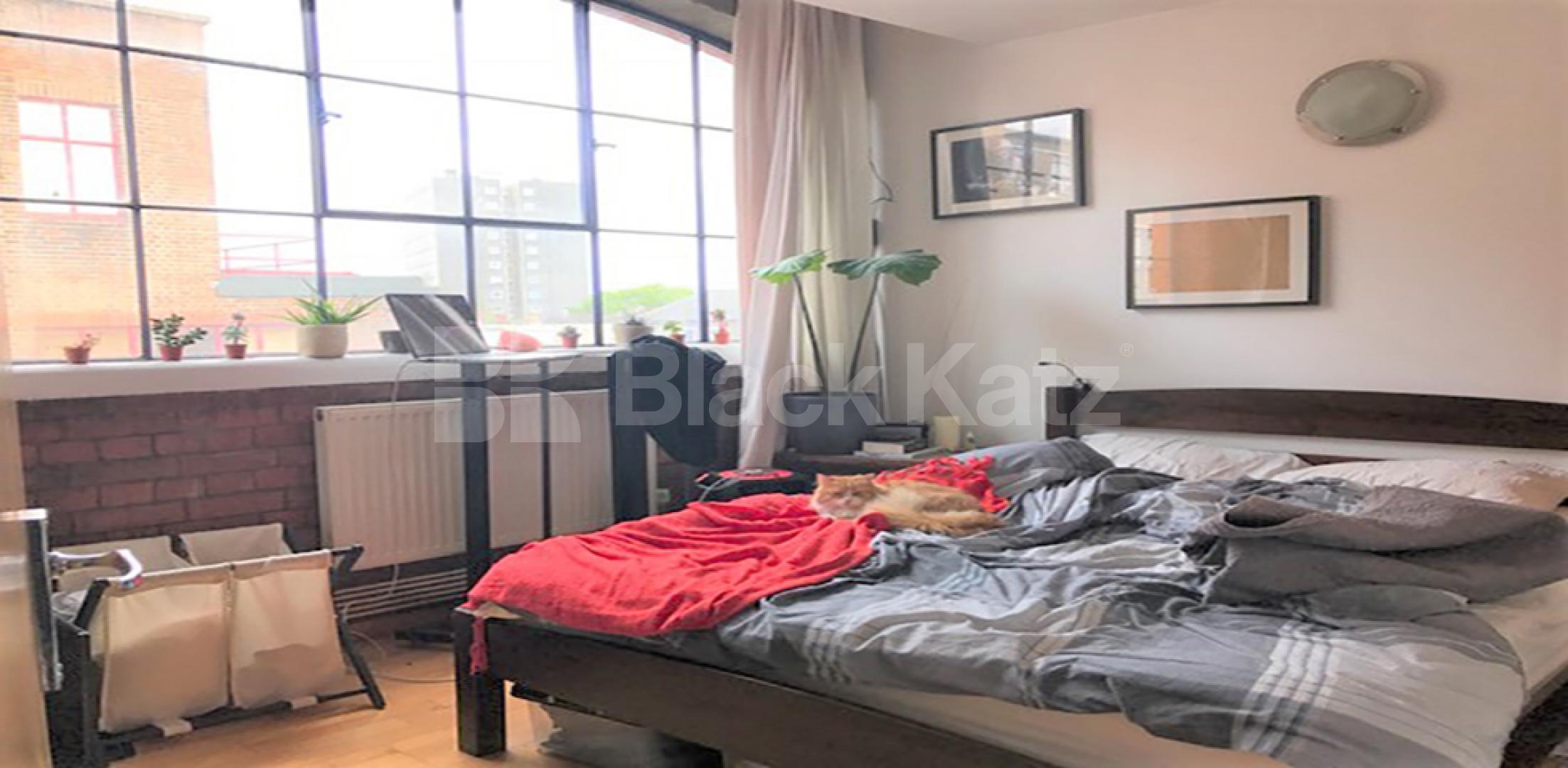 			WAREHOUSE CONVERSION, 2 Bedroom, 1 bath, 1 reception Flat			 Henshall Street N1, ISLINGTON-CANONBURY 