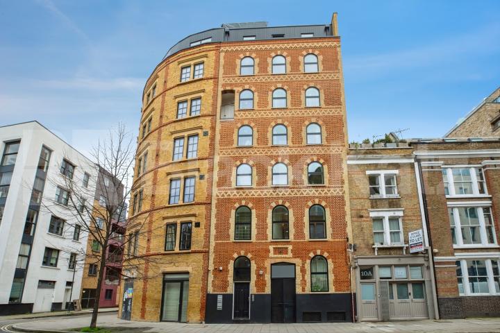 			NEW INSTRUCTION  , 2 Bedroom, 2 bath, 1 reception Apartment			 Marshalsea Road, Borough