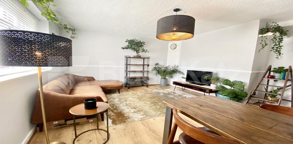 			LET , 2 Bedroom, 1 bath, 1 reception Apartment			 Enid Street, Bermondsey