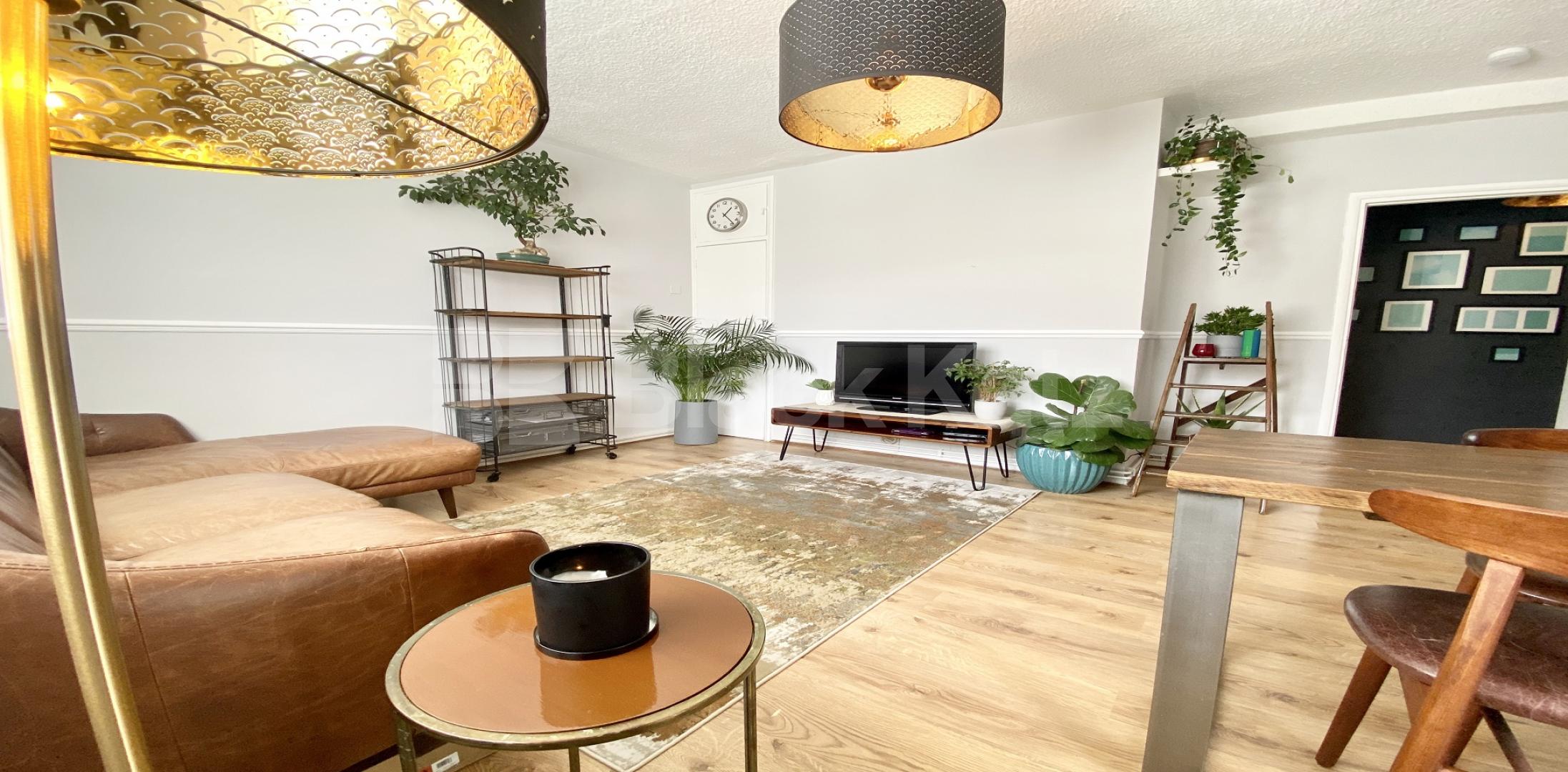 			LET , 2 Bedroom, 1 bath, 1 reception Apartment			 Enid Street, Bermondsey