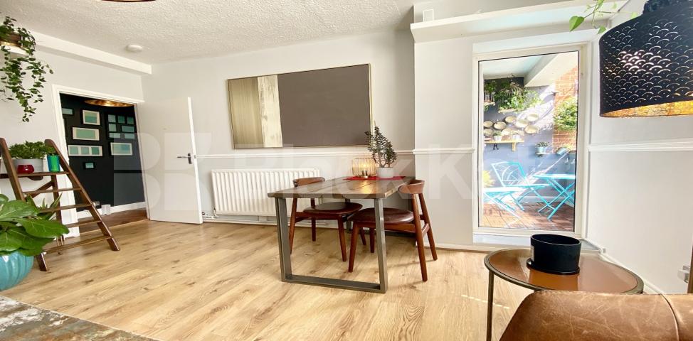 			LET , 2 Bedroom, 1 bath, 1 reception Apartment			 Enid Street, Bermondsey