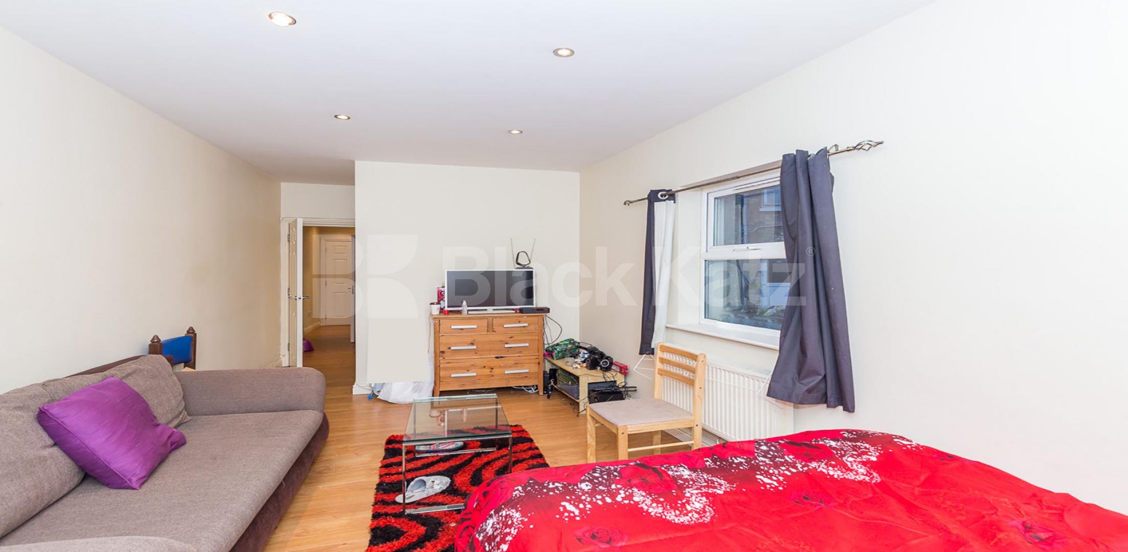			Includes All Bills , Studio Apartment, 1 bath, 1 reception Studio			 Park Road, CROUCH END