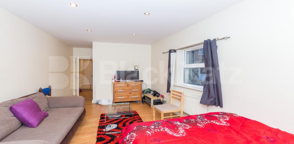 			Includes All Bills , Studio Apartment, 1 bath, 1 reception Studio			 Park Road, CROUCH END
