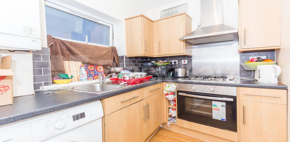 			Includes All Bills , Studio Apartment, 1 bath, 1 reception Studio			 Park Road, CROUCH END