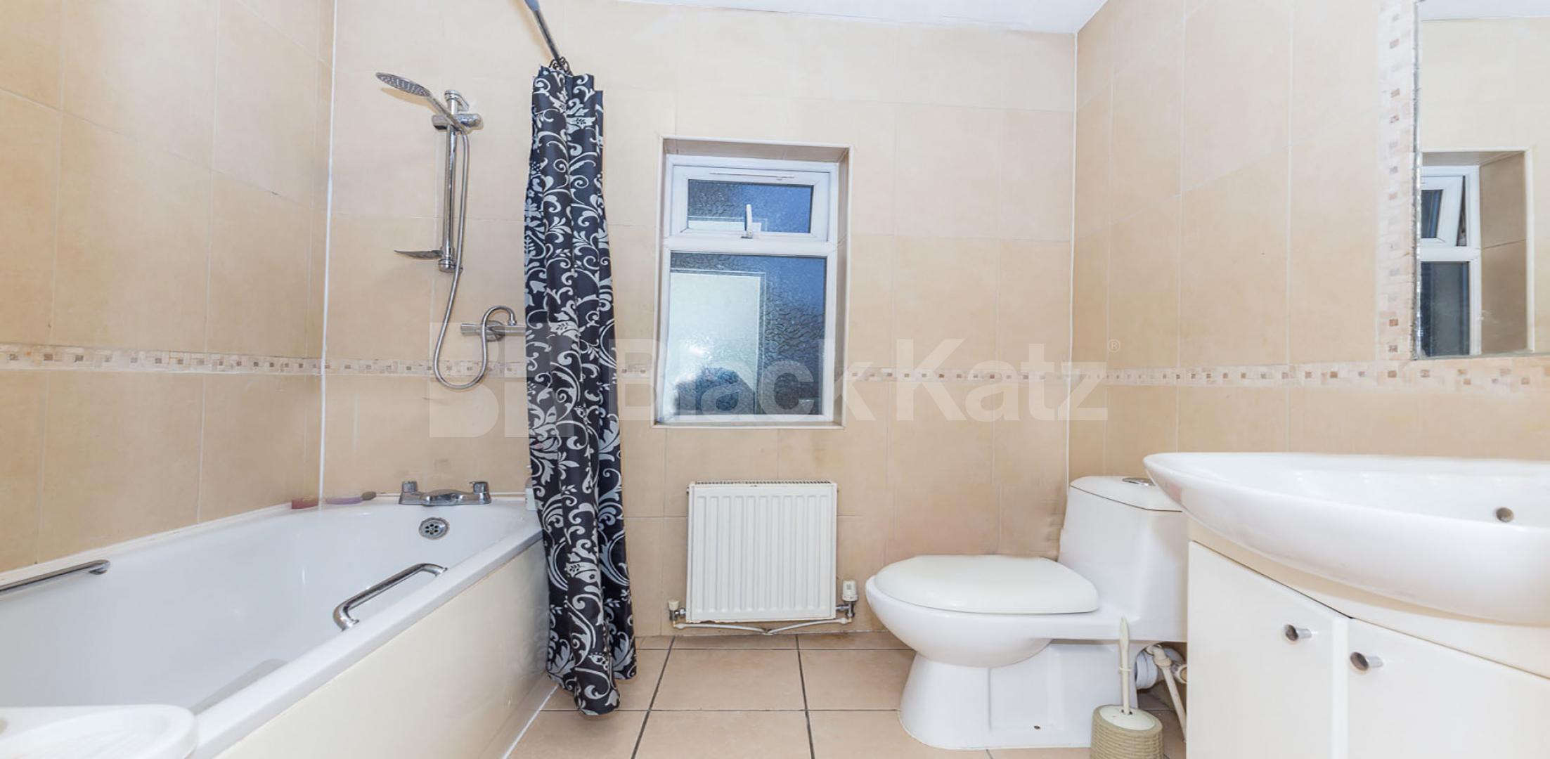 			Includes All Bills , Studio Apartment, 1 bath, 1 reception Studio			 Park Road, CROUCH END