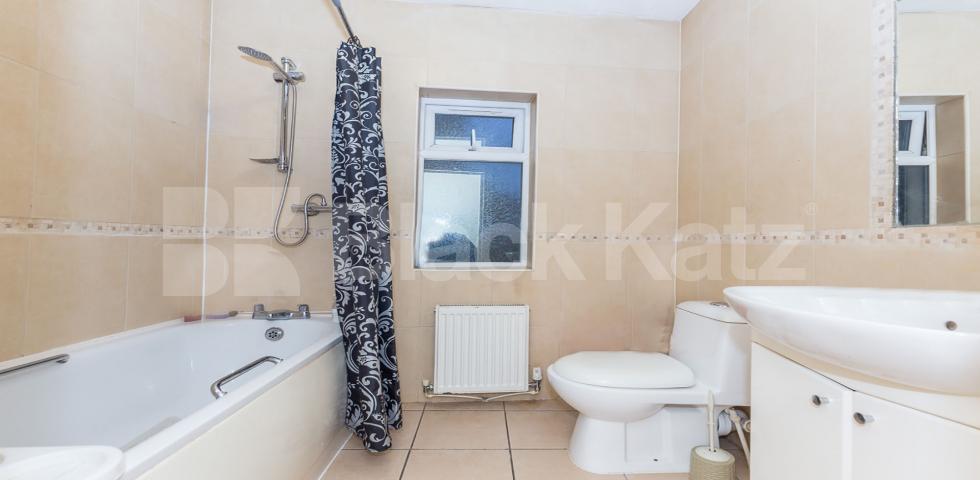 			Includes All Bills , Studio Apartment, 1 bath, 1 reception Studio			 Park Road, CROUCH END