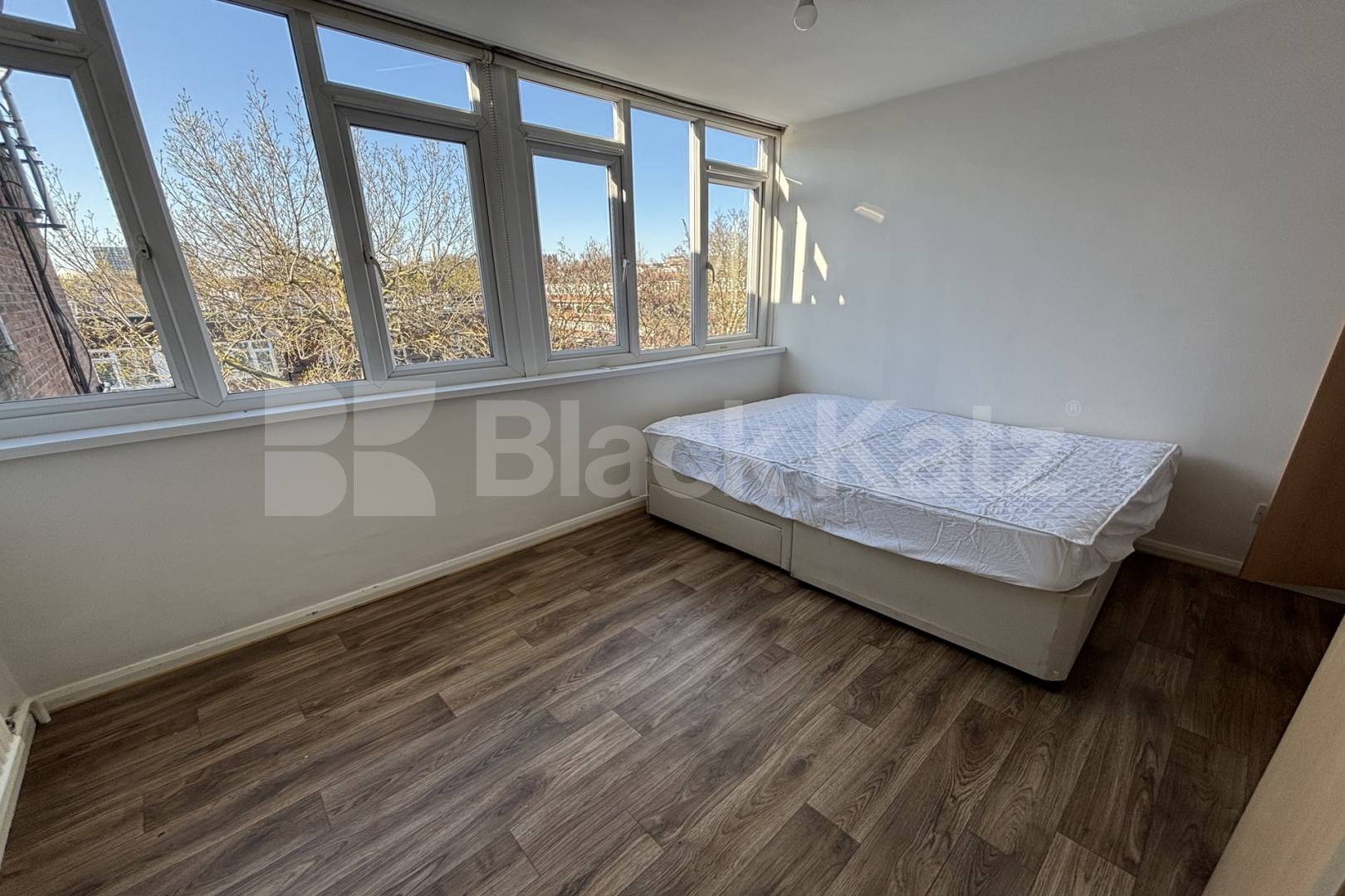 Generous duplex apartment with roof terrace  Blore Close, Battersea/Vauxhall